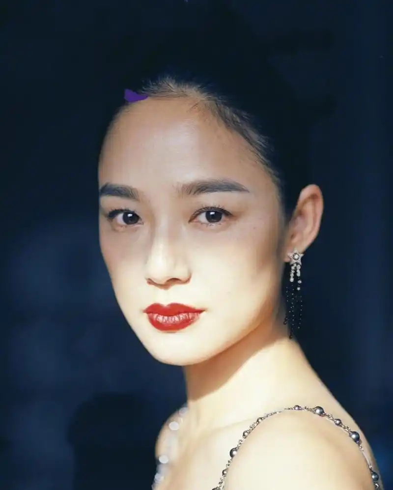 事实得出,周韵与姜文结婚,她已经踏上了一条外室扶正的康庄大道