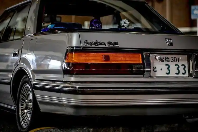 日本大黒pa:1984年第七代丰田皇冠s120 车主是一名