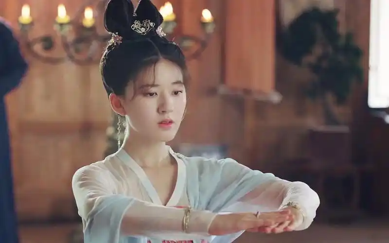 活动  继莫山山后又一个绝美 · 欠身行礼【赵露思丨李乐嫣丨长歌行】