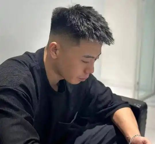 前刺发型,绝对可以笑着出理发店的短发,不知道该怎么剪头发的可以参考