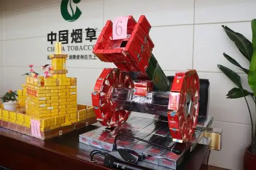 丰泽零售户巧思备赛 卷烟陈列拼创意
