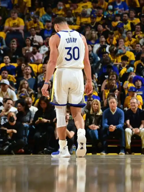 篮球  #库里  #金州勇士  #库里壁纸  #库里头像壁纸  #stephencurry