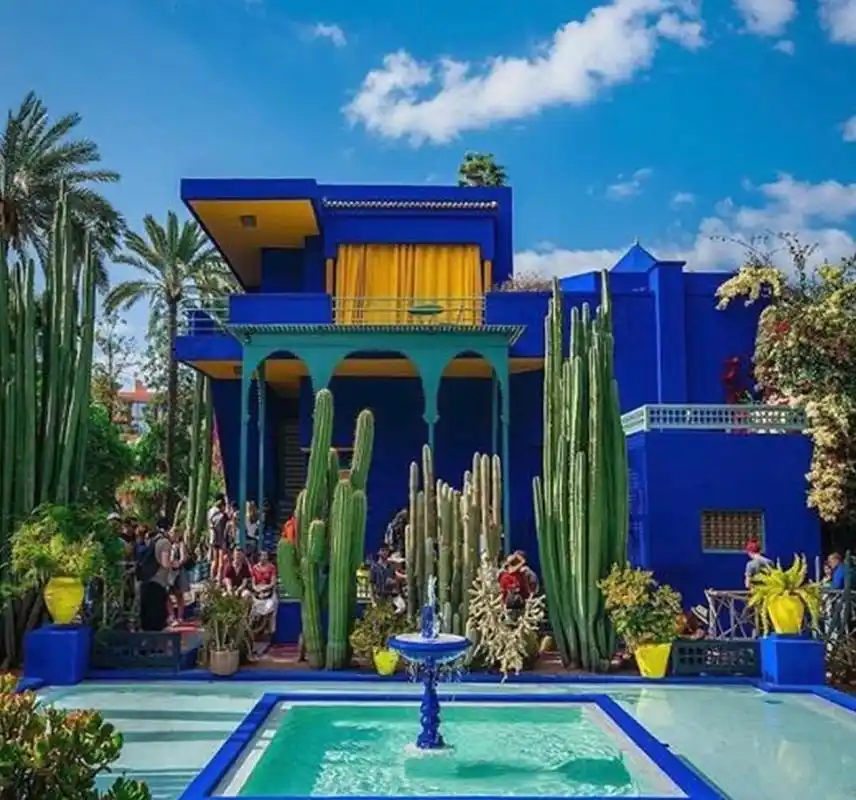 后面的到舍夫沙万,这个民族把蓝色用到了极致.