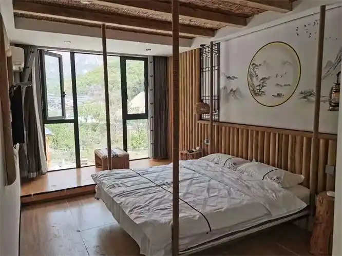 河南万仙山郭亮村翠崖仙居民宿,山崖下的独居小院,隐世隔绝!