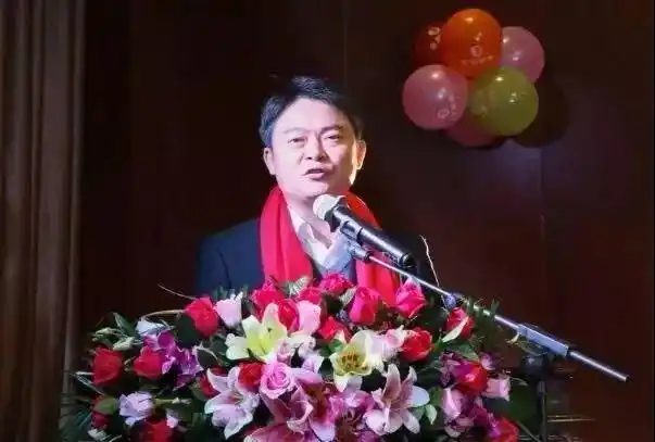 在协会成立十周年庆典上,清远市人民政府秘书长黄镇生,清远市农业农村