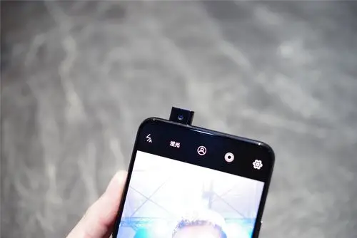 相信有很多朋友都担心vivo nex这种升降式摄像头的可靠性怎么样,毕竟