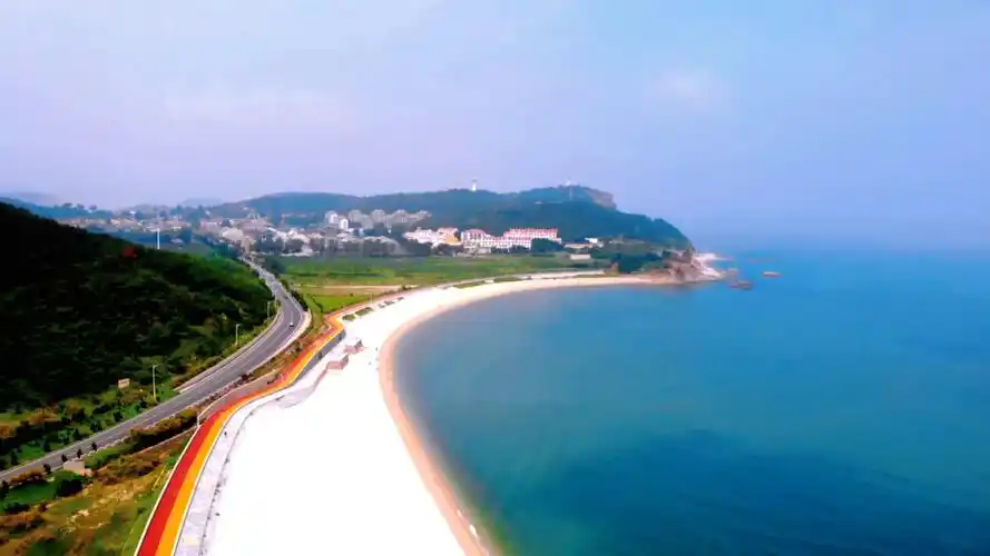 月牙湾     #蓬莱长岛月牙湾.这是航拍的一组镜头