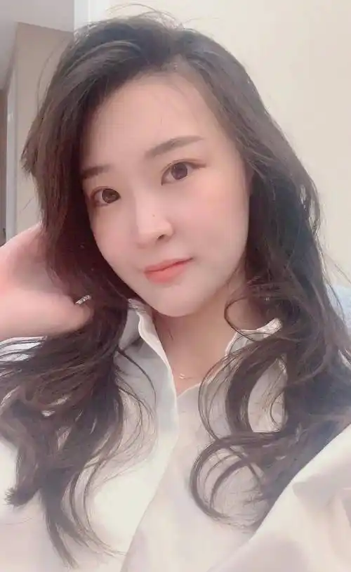 离开排球赛场后,惠若琪的生活丰富多彩.