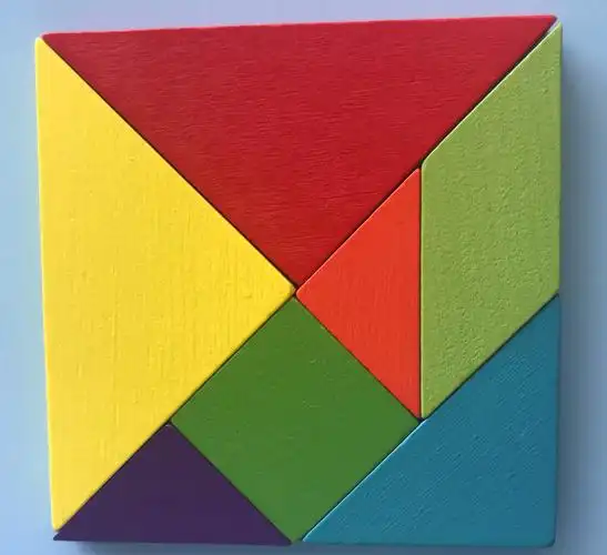 七巧板可以拼成11个正方形