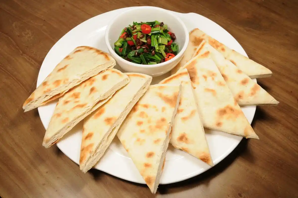 寿光虎头鸡是寿光传统特色菜,已有几百年的历史,是寿