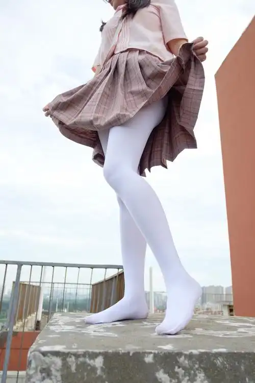 福利美图高中生的户外白丝