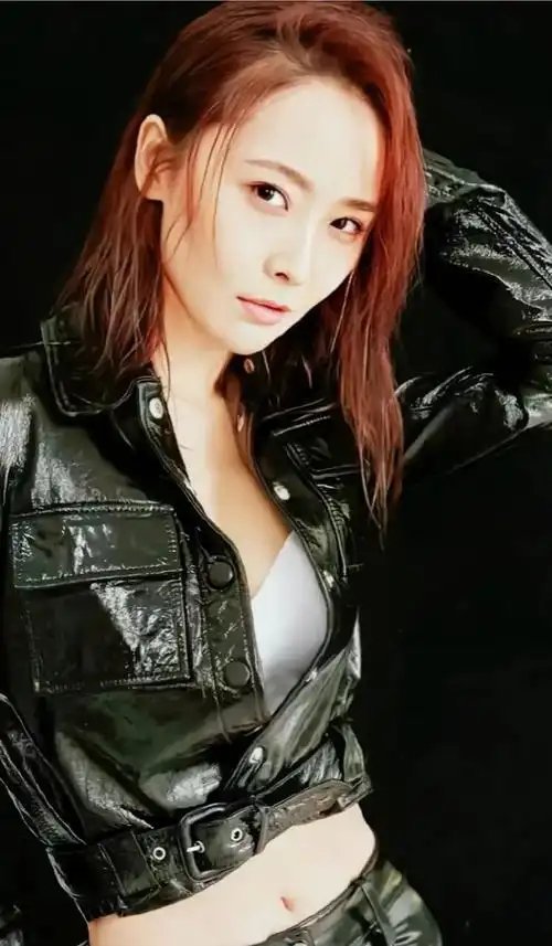 李曼高清优雅写真飒爽俏丽