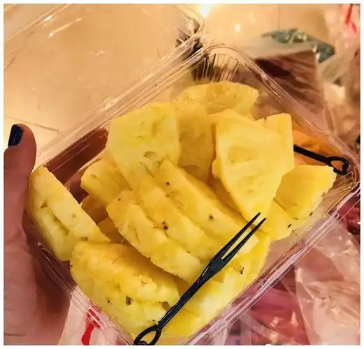 莫娃不喜欢家里的水果.这位辣妈妈的举动很实践.