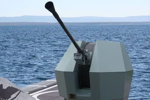 标准 052d的"长沙"号舰上装备的是h/pj-38型单管130毫米多用途火炮,它