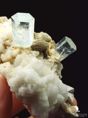 巴基斯坦海蓝宝共生云母钠长石稀有矿晶矿标摆件宝石原石