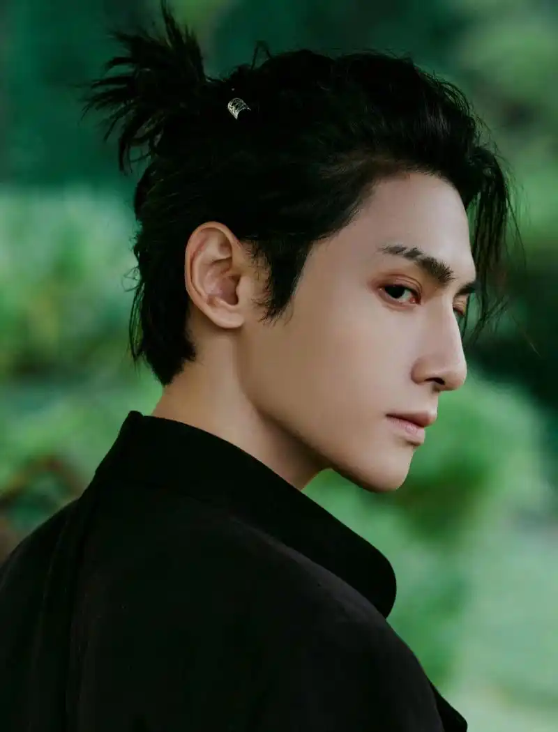 罗云熙断眉好帅!酷飒疯了!只是不得不说老罗实在太瘦了.