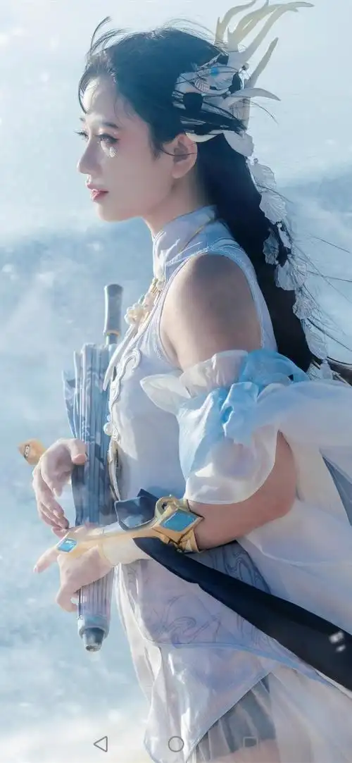 《剑网三》cosplay:伞萝