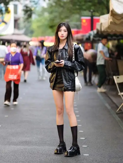 笔记灵感  #成都街拍#每日穿搭  #ootd  #情侣穿搭  #街拍美女#每一