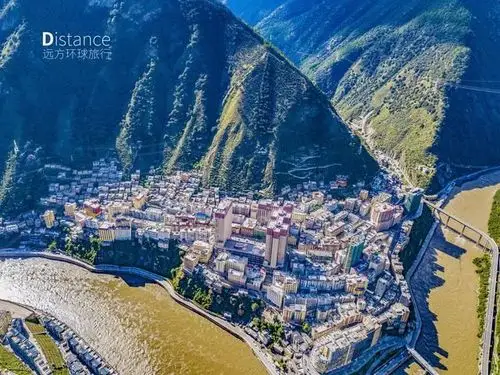 川藏线上的雅江县城,是一座比重庆还重庆的小山城,来看像不像?