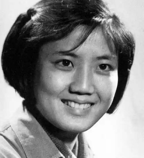 但是李秀明不想,她对表演艺术感兴趣,她想当一名演员.