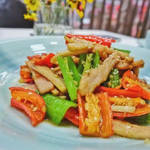 【养生小炒】超下饭的一道小炒,食材精选松板肉,虫草花,杏鲍菇,基本上