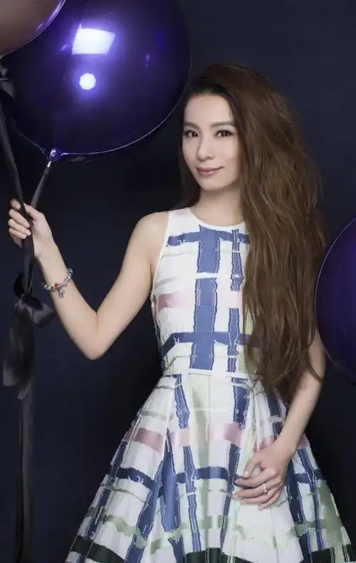 she组合田馥甄hebe超美裙子大波浪