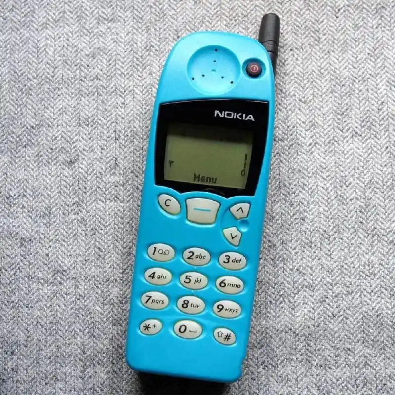 诺基亚5110～1998年上市 诺基亚5110 第一款内置贪食蛇游戏的手机