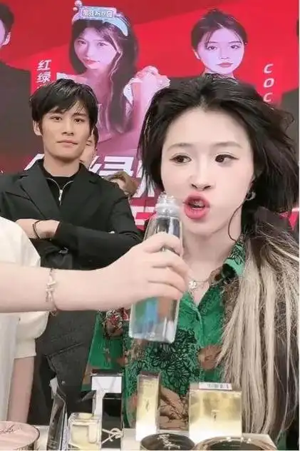 小杨哥「鞠躬道歉」背后:签约2487个抖音账号,能躺赚多少钱?