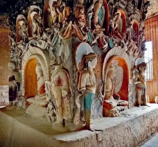 悬崖峭壁上的石窟—马蹄寺石窟_腾讯新闻