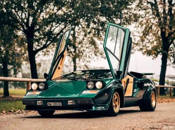 跑车经典的传承兰博基尼