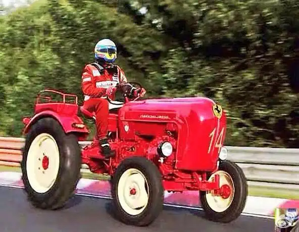 kimi和alo今天开的就一拖拉机 新加坡夜战好运 叫法拉利别忘了打光灯