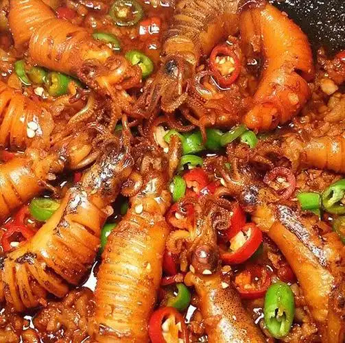 籽乌盛产于朝鲜湾纯净海域, 圆润剔透,入口鲜嫩,饱满劲道,今天我们