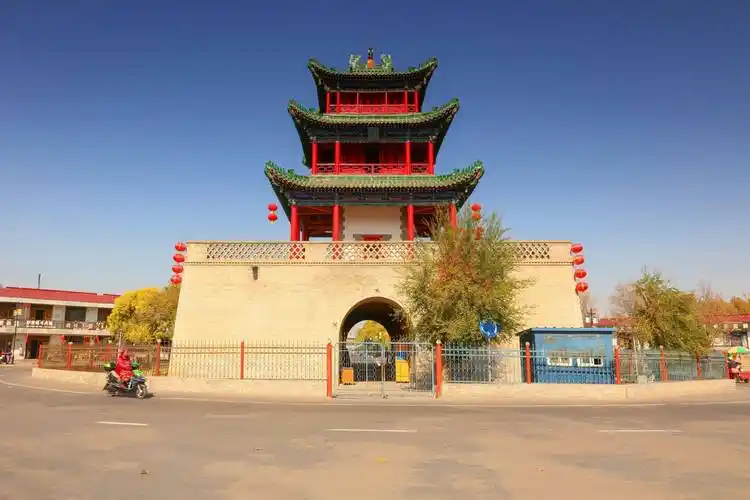 惠远古城位于新疆伊犁霍城县,历史上伊犁是新疆通往中亚的重要通道