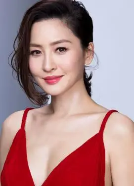 被称为"世界第一名模"的周汶锜,让我们看见翡翠的时尚美!