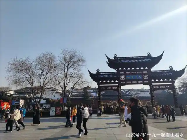 2021年1月2日,南京夫子庙,游人不算多,但今天的金陵城还有雪