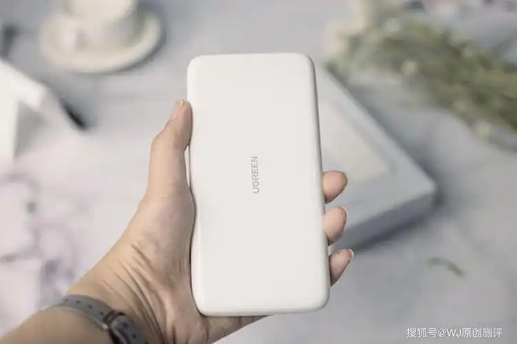 安全源自"内芯",绿联数显充电宝,快速回血好帮手