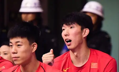 张镇麟这场打得不错,和吴前一样,张镇麟也有一个明显提升,比赛中有单