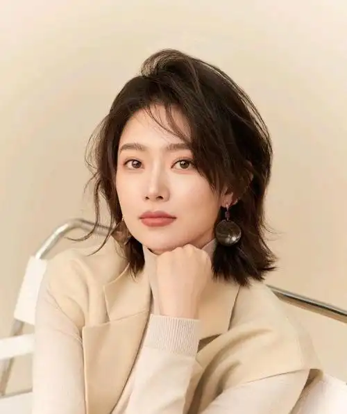 媒体前辈竞争激烈一夜返老还童李七月遭遇转型危机