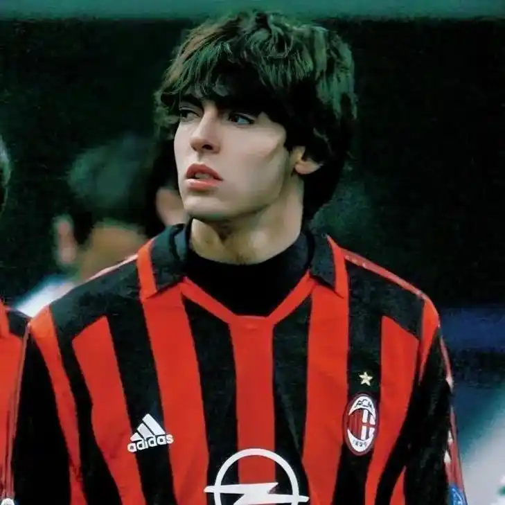 "足坛颜值杀手"足球狗头像#足坛颜值担当 #卡卡 @抖音小助 - 抖音