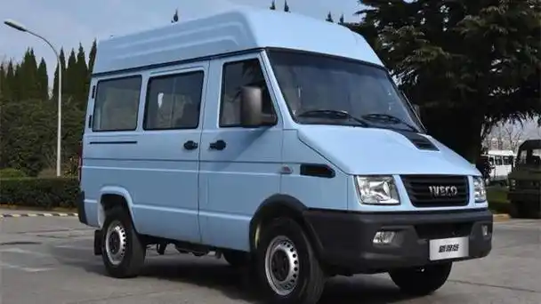 交通工具在现代社会中扮演着重要的角色,不仅满足了人们的出行需求,还