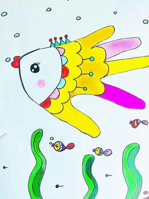 教你利用手掌画可爱的小鱼