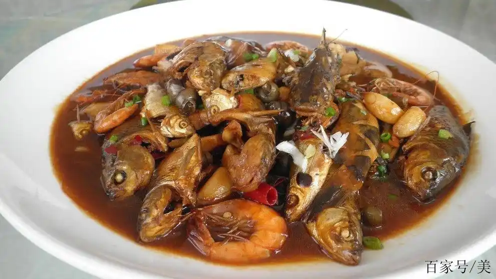 红烧杂鱼的家常做法,多种杂鱼,鱼肉鲜嫩,简单好吃又下饭