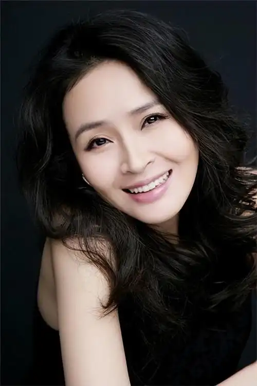 回顾演员于明加我这辈子正确的决定就是为普通丈夫生了两个女儿