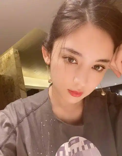 古力娜扎自拍曝光!