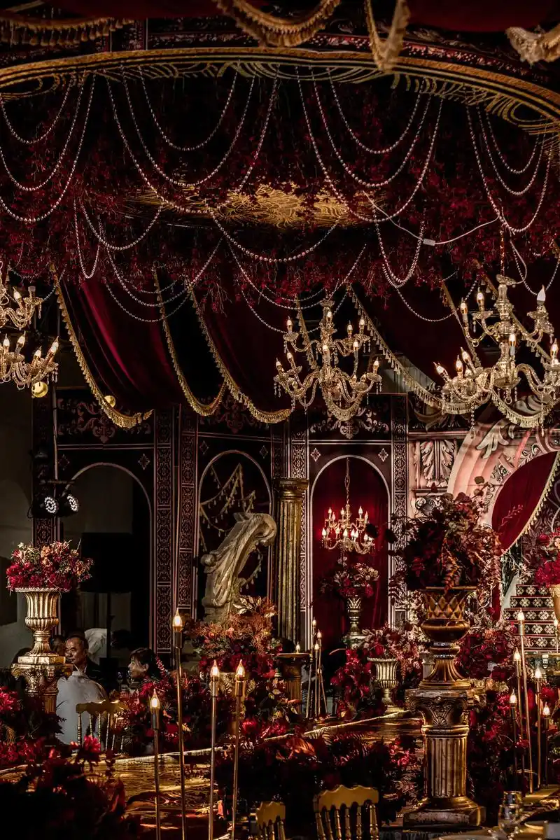 经典的红金配色搭配欧式复古风格