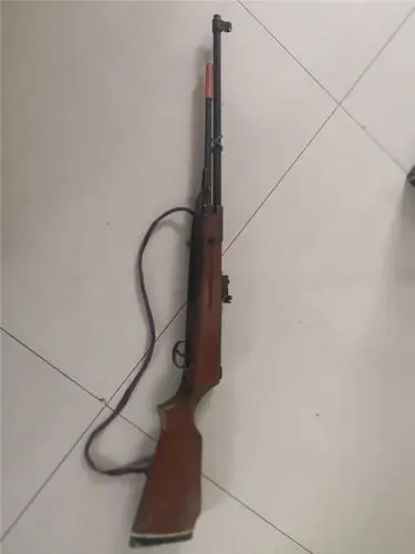 工作时通过向群众宣讲缉枪治爆工作,村民黄某主动向民警上交一把气枪