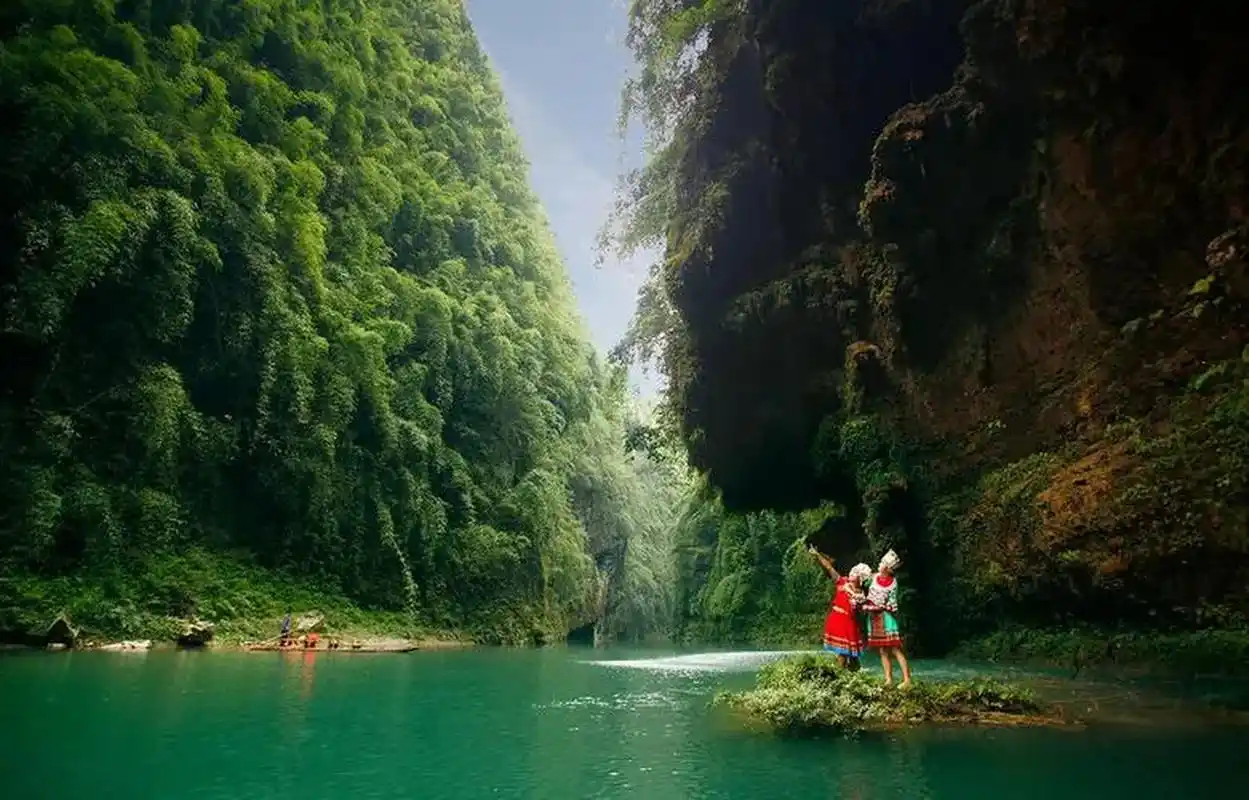 重庆阿依河景区:是一处原生态的旅游胜地,这里山上的自然风光和山下的