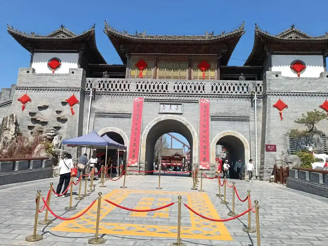 白鹿原·白鹿仓景区位于古都西安著名的白鹿原上,南望秦岭,北眺 - 抖