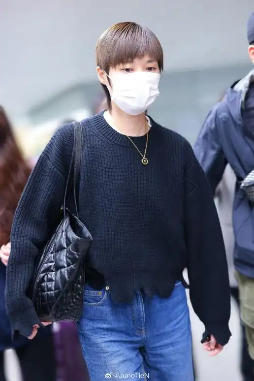 李宇春#今日@李宇春现身机场北京01上海