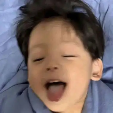 高清可爱的小男孩照片萌娃头像图片